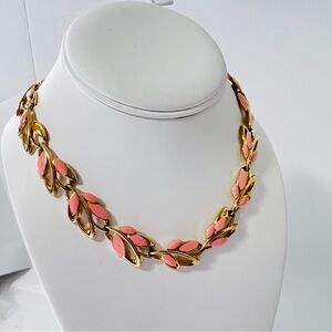 Blush Pink Vintage Leaf Necklace Choker Collar Goldtone unsigned Midcentury